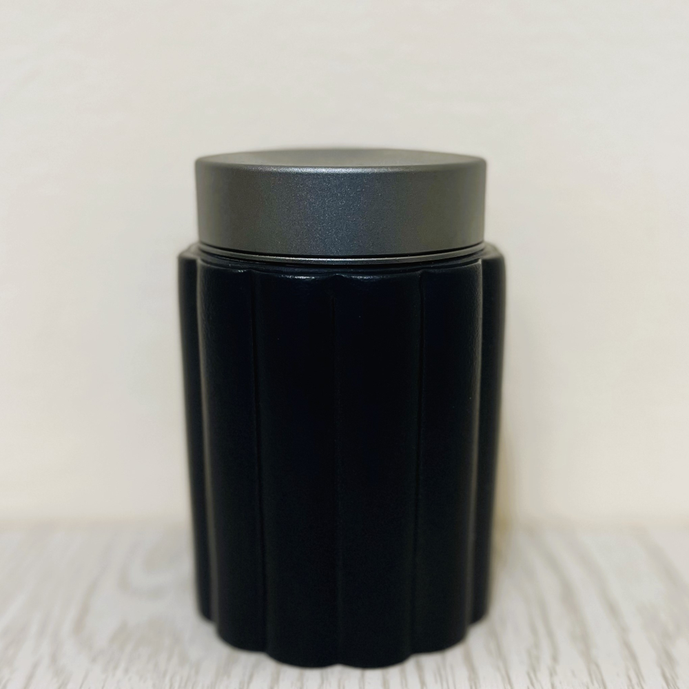 曜黑寒梅陶瓷骨灰罐